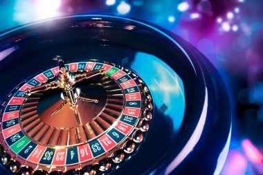 Live dealer blackjack table with multilingual chat